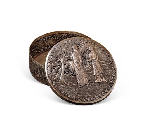  早期人物故事图镂空圆形银盒一件，重：1512g，老工，图案繁复精美，海外回流，保存完好