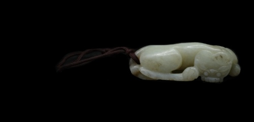  清白玉雕瑞兽虎形摆件 