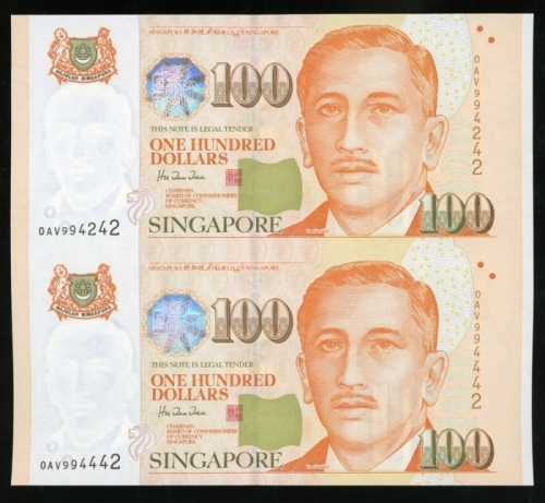  1999年新加坡一佰圆两枚连体钞，编号0AV994242及0AV994442，AU Monetary Authority of Singapore, a sheet of two $100, ND (