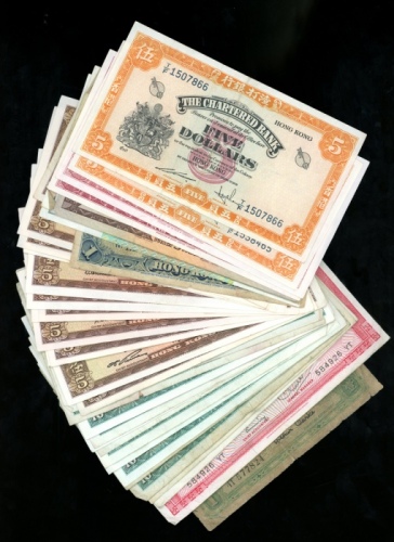  香港纸钞一组43枚， Hong Kong, a group of 43x notes, including Chartered Bank $5 (2), ND (1967), $10 (2), 195