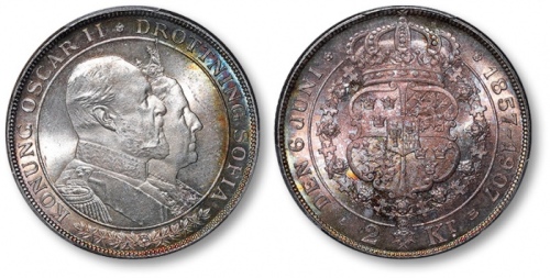  瑞典1907年国王“奥斯卡二世”与王后“索菲亚”结婚50周年纪念2克朗银币一枚，打制规范深峻，浮雕感强烈，细节分明，五彩包浆，底光丝滑柔亮，状态一流，品相顶级，金盾PCGS MS66（34039880