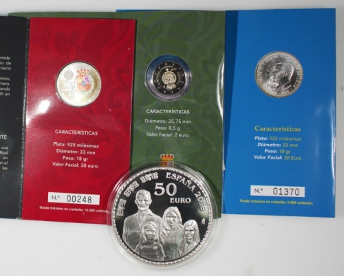  西班牙钱币4枚一组， Spain, a group of 4, consisting of: silver proof 50 euros, coloured silver proof 30 euros