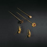 明·金质嵌宝石金饰一组五件