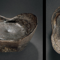 清代山西“咸丰七年四月 永济县 安泰”五十两银锭一枚，重量：1880.9克，山西咸丰年号银锭少见，永济县名大宝存世不多，品种难得，保存完好