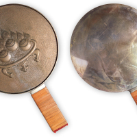 日本古代铜镜一面。长380mm，宽183mm。极美品，保存极为完美，完全未流通原光级，手柄藤条完整，其镜光犹可鉴人。方药雨旧藏。