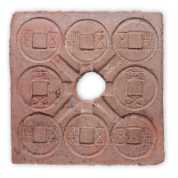 汉代“四出五铢”钱范一件。边长80mm。极美品，保存的极为完整，少见。方药雨旧藏。
