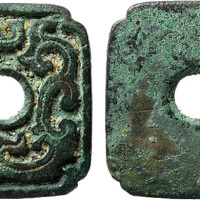 辽金双龙双孔牌饰一枚，长38.6mm，极美品