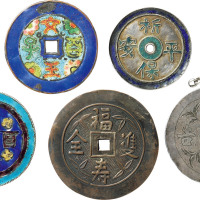 清末民初银质花钱五枚，包括三枚带彩烤蓝花钱，尺寸不一，极美品，敬请预览