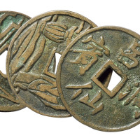 清代八仙花钱一套八枚，包括：张仙果老、韩仙湘子、曹仙国舅、蓝仙采和、何氏仙姑、吕仙洞宾、汉仙钟离、李仙铁拐。保存完好，成套少见，极美品，征集自海外藏家，敬请预览