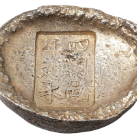 清代陕西“四年 朝邑刘永”四两槽锭一枚，重量：144.6克，带年份陕槽非常少见，原光，品相颇佳