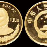 1993年宋庆龄诞辰100周年纪念金币一枚，精制，面值100元，成色91.6%，重量8克，发行量2000枚，铸额极少，附0866号证书
