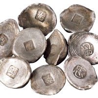 清代“癸”、“嘉”、“忠”、“东”、“治”、“正”、“户”等一两小锭一组九枚，总重量：248.8克