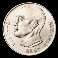 蒋中正八秩华诞纪念贰仟圆金币、无面值银币各一枚，重量分别为：31.4克、17.6克，带原盒，近未使用品