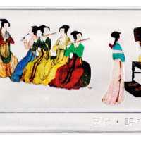 2001年中国传统绘画《韩熙载夜宴图》彩色纪念银币一枚，精制，面值50元，重量5盎司，成色99.9%，发行量18800枚，此币融和了国画技艺和现代铸币技术，堪称中国现代金银币史上的艺术珍品，极具观赏及