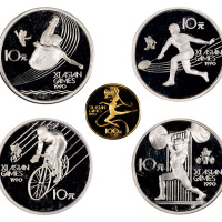 1989年第十一届亚洲运动会精制纪念币一套五枚，其中金币面值100元，重量8克，成色91.6%，发行量10000枚；银币均为面值10元，重量27克，成色92.5%，发行量20000枚，均附原盒及证书