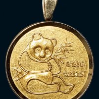 1982年熊猫1/2盎司金币一枚镶有挂件