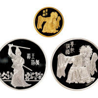 1994年梅兰芳诞辰100周年金银纪念章全套三枚，精制，无面值，金章重1/3盎司，银章均重1盎司，成色均为99.9%，金章发行量3500枚，银章发行量5500枚，附原盒、证书及购买发票