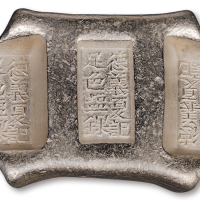 清代云南“德义夏记 足色盐课”五两牌坊锭一枚，重量：199.4克，此品种颇为少见，品相极好