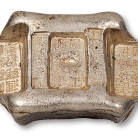 清代云南“同盛裕记 汇号纹银”五两牌坊锭一枚，双梁“公估公看讫”，重量：181.7克，原光，品相佳，品种较少见