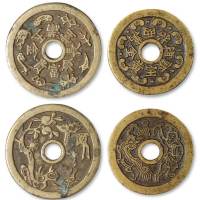 清代苏炉“招财进宝、黄金万两”背戏狮图花钱、“金玉满堂、长命富贵”背福禄寿花钱各一枚，直径分别为：44毫米、49毫米，纹饰优美清晰，品相颇佳，极美品