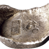 清代山东“掖县”五两元宝形银锭一枚，另打“福”字小戳，重量：191.9克，保存完整