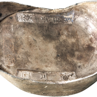 清代河北“大名县 光绪卅年正月 匠三義”五十两银锭一枚，重量：1881.4克，侧面打“三”、“義”字戳，银质洁白，保存完好，大名县地名大锭甚少见