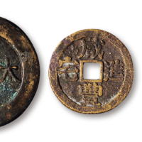 清代“咸丰进宅”、“天下太平”背八卦、“道光万年”背“洪福齐天”花钱各一枚，直径分别为：27毫米、37毫米、25毫米，共计三枚，极美品