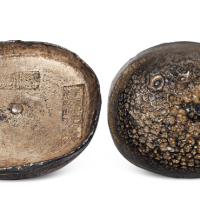 清代四川“宣统元年 邛州盐本 泰源”十两圆锭一枚，重量：364.1克，盐本税锭存世不多，原铸银光，氧化均匀，品相完美