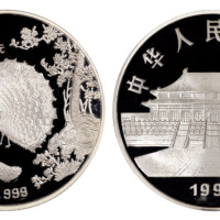 1993年孔雀开屏纪念银币一枚，精制，面值：50元，重量：5盎司，成色：99.9%，发行量888枚，附原盒及735号证书