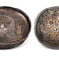 清代四川“光绪十三年 裕成号 地丁”十两圆锭一枚，重量：389.2克，打戳极深，原光，包浆均匀，品相十分难得