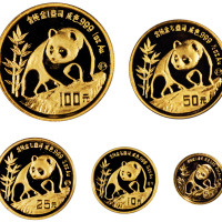 1990年熊猫纪念金币全套五枚，精制，面值分别为5元、10元、25元、50元、100元，重量分别为1/20盎司、1/10盎司、1/4盎司、1/2盎司、1盎司，成色均为99.9%，附原盒及证书