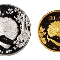 1993年孔雀开屏一盎司金、银币各一枚（无图）