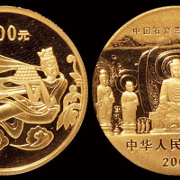 2002年中国石窟艺术—龙门石窟纪念金币一枚，精制，面值200元，重量1/2盎司，成色99.9%，发行量：8800枚，附原盒及005834号证书