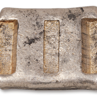 清代云南“裕源字号”三槽锭一枚，重量：157.3克，打戳清晰，保存极好