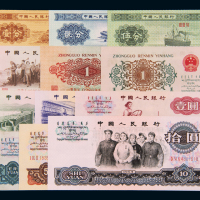 1953年至1972年第三版人民币三十二枚大全套，分别为：壹分二枚，贰分、伍分各一枚；壹角十枚；贰角、伍角各四枚；壹圆、伍圆各三枚；贰圆、拾圆各二枚，其中壹角“背绿水印”九八成新，壹角背绿、红壹角全新