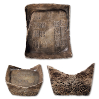 清代江西“光绪二十五年拾月 万年县 伍拾两匠聂恒”方宝一枚，重量：1881.4克，宝面银光温润，原色包浆，铭文全字口，字字清晰，通体无伤，属江西方宝精品