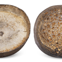 清代四川“德庆荣”单戳十两圆锭一枚，重量：350.4克，原铸光泽，氧化均匀，状态极佳，完全未使用级品相