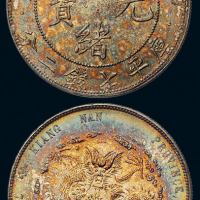 1904年甲辰江南省造光绪元宝库平七钱二分银币一枚，“一点星”版式，五彩氧化，品相完美，完全未使用品