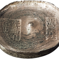 清代四川“光绪年万县 匠世兴”十两圆锭一枚，重量：354.3克，保存极好