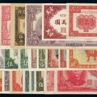 民国时期中央银行法币券一组三十五枚，其中包括：中华书局版、永宁版、华德路版、德纳罗版、美钞版、中央版上海厂、保安版，面额伍分至壹万圆，品相均佳，九五成至全新