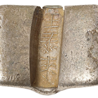 清代云南“王泰来”三两单槽锭一枚，重量：98.7克，原光美品