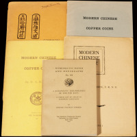 1943年美国钱币学《NUMISMATIC NOTES AND MONOGRAPHS》第101期、1924年英国斯宾客《COMMON CHINESE COINS》各一册；不同版本《MODERN CHI
