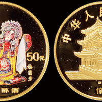 1999年中国京剧艺术第一组纪念彩色金币贵妃醉酒一枚，精制，面值50元，成色99.9%，重量1/2盎司，发行量8000枚，艺术鉴赏与收藏价值兼具，无证书