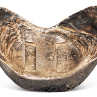 清代山东“山东盐课 李金城”十两银锭一枚，重量：304.5克，戳记清晰，原包浆，山东盐课佳品