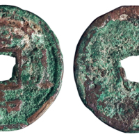 金“泰和通宝”折二一枚，直径：29毫米，金章宗泰和四年(1204年)铸，制作精美，稀少，极美品
