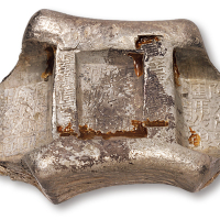 清代云南“陈天茂号 汇号纹银”五两牌坊锭一枚，双梁“官公估周宝铨看”，重量：177.6克，极美品