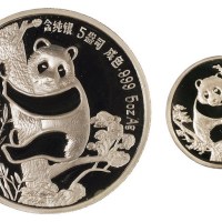 1987年熊猫纪念银币五盎司、一盎司各一枚