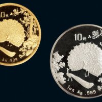 1993年孔雀开屏1盎司金、银币各一枚
