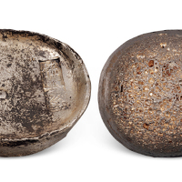 清代四川“仁边商 协兴隆”十两圆锭一枚，重量：367.8克，“仁边商”即清代四川专门经营盐业的盐商之一，此名号川锭存世不多见，此件铭文清晰，气孔均匀，品相颇佳