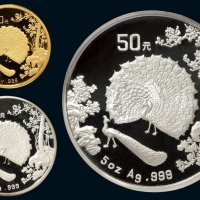 1993年孔雀开屏1盎司金、5盎司银、1盎司银币各一枚